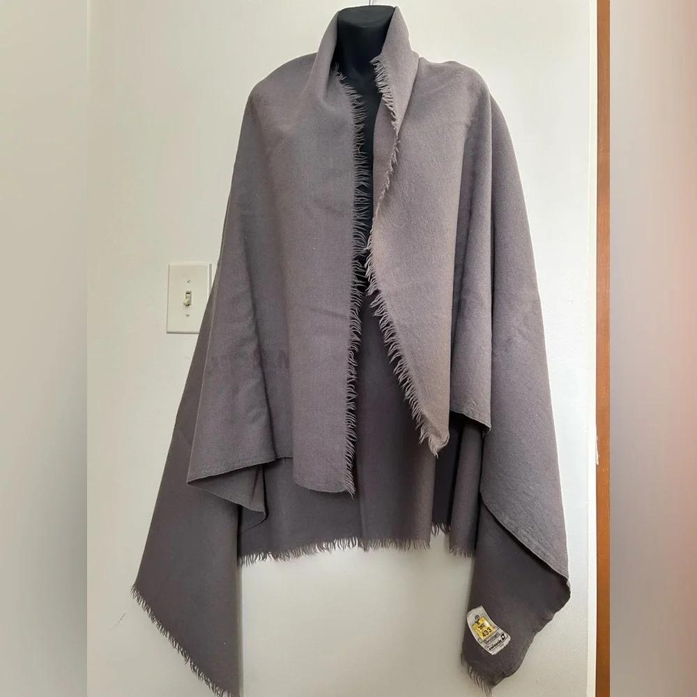 Vintage Eskimo Switzerland 100% Wool Gray Women's Shawl /Blanket